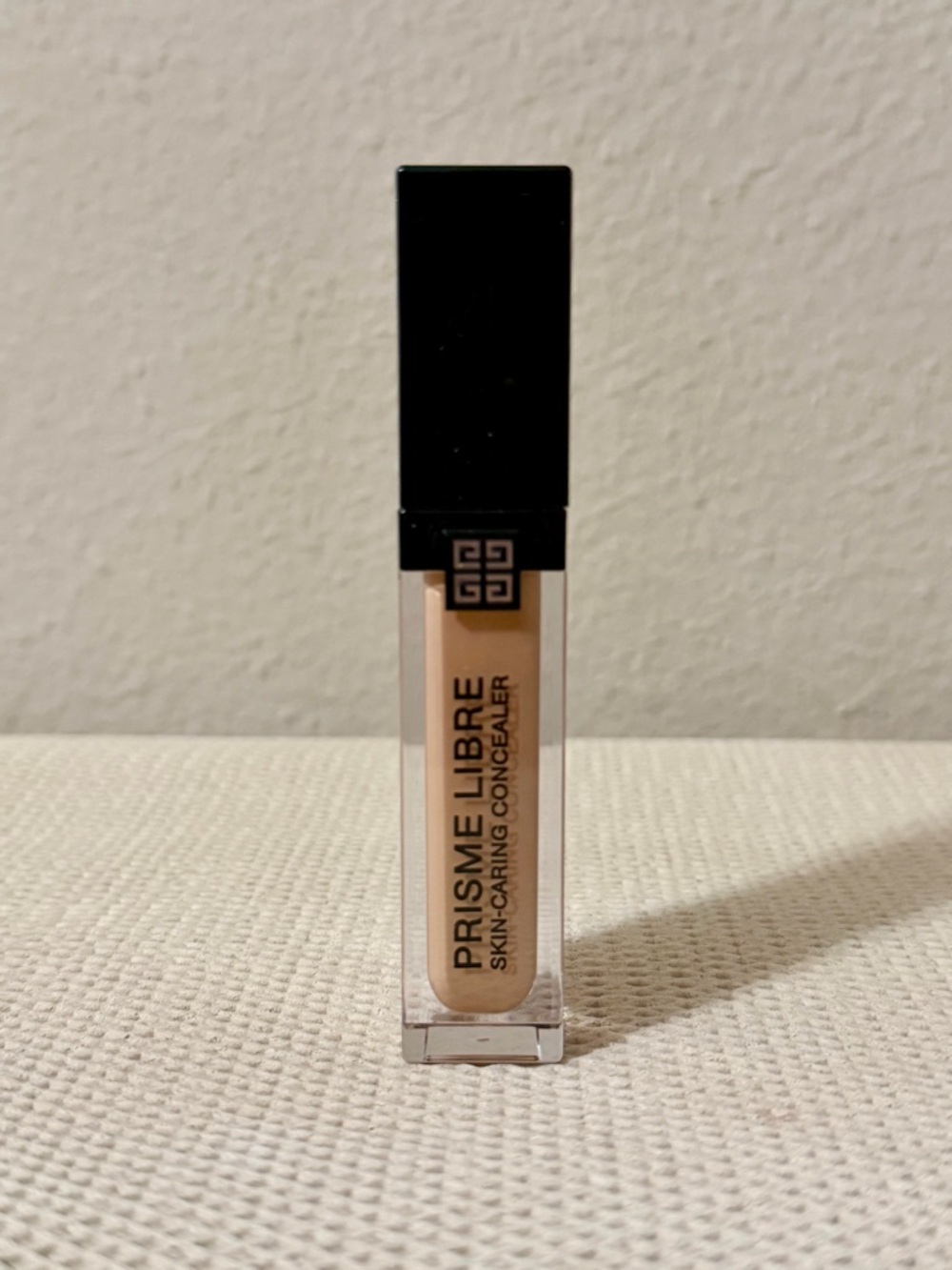 N335-Givenchy Skin-Caring Concealer